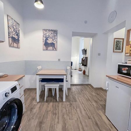 Free Parking, Downtown Apartment Near New York Cafe Budapest Exterior photo