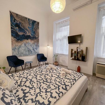 Free Parking, Downtown Apartment Near New York Cafe Budapest Exterior photo