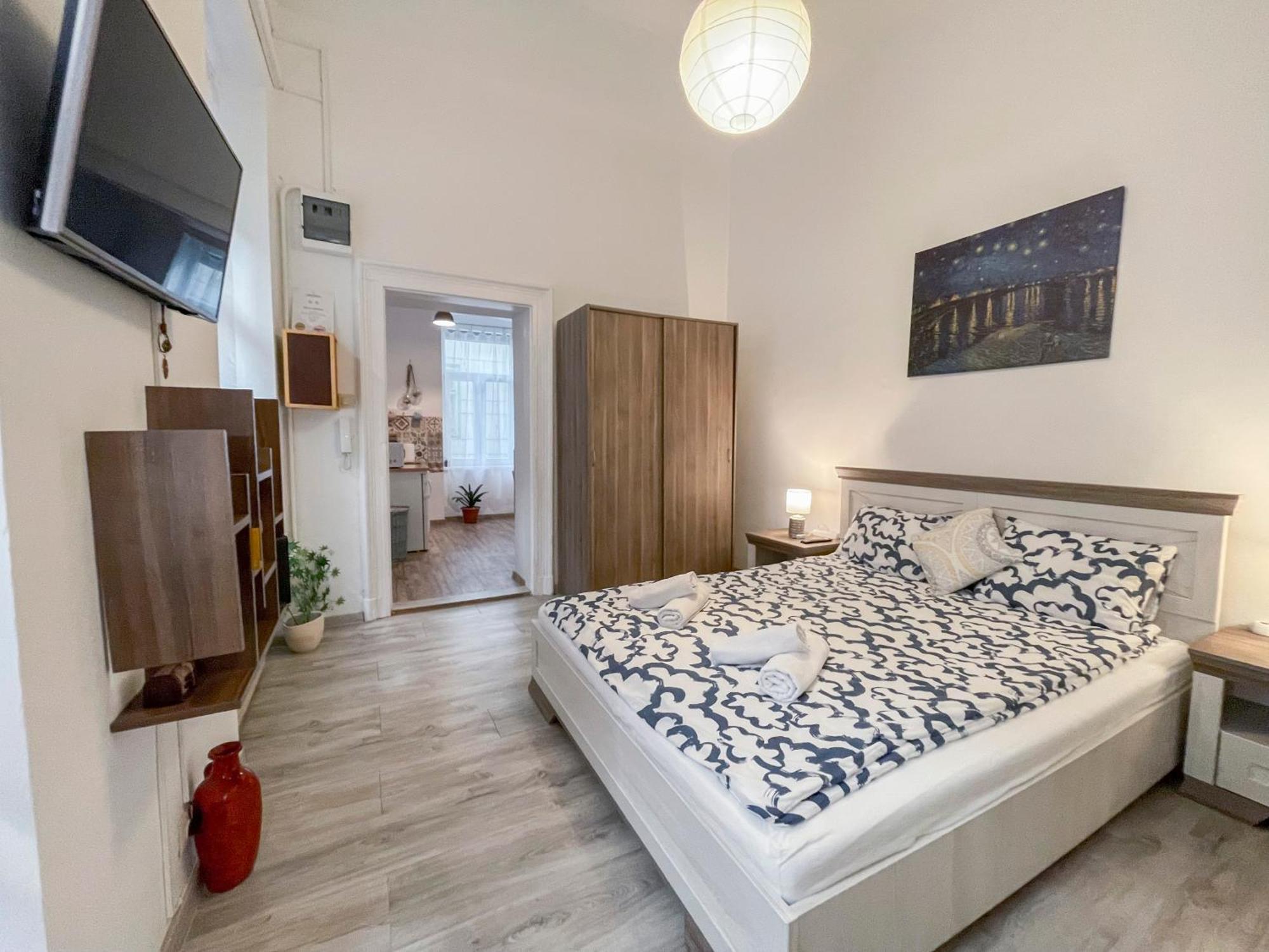 Free Parking, Downtown Apartment Near New York Cafe Budapest Exterior photo